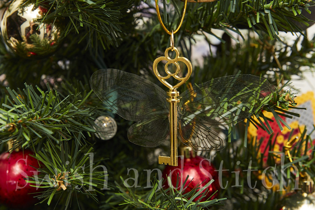 Harry Potter Hogwarts Winged Flying Key Ornament Pewter Silver V1 Christmas Tree 