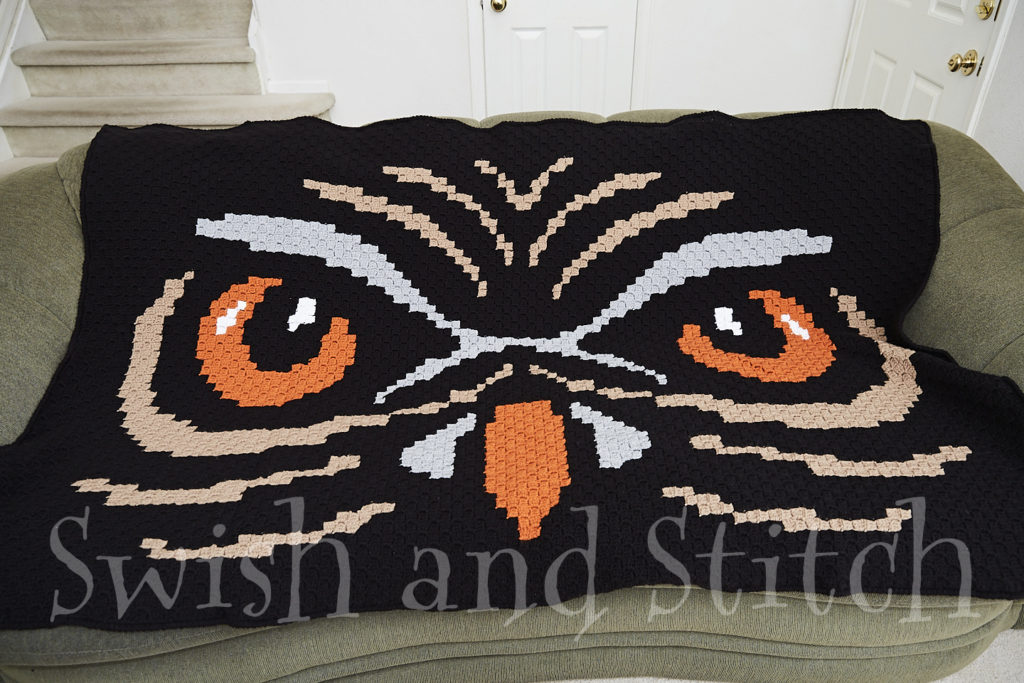spooky Halloween owl (Harry Potter Hedwig-inspired) C2C crochet afghan