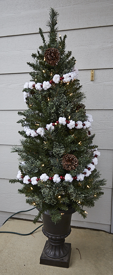 Crochet Popcorn and Cranberry Garland on Christmas Tree